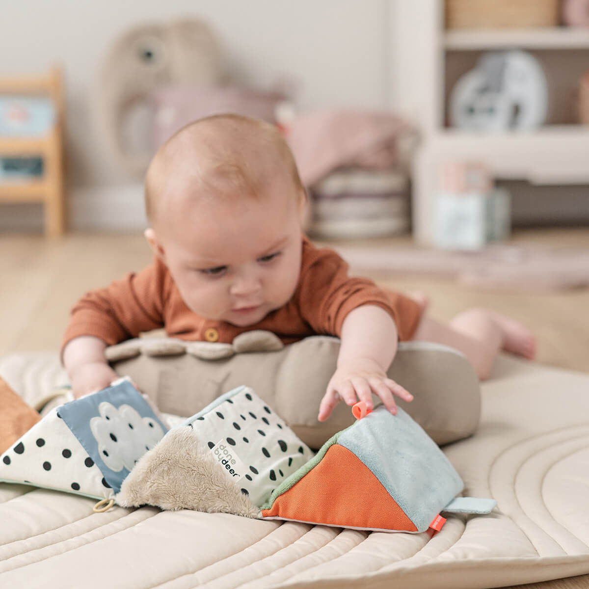 Deer Friends Fold-Out Sensory Cube Toy